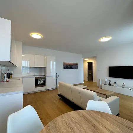 Apartment Vyhlad Na Mesto, 24. Poschodie, Free Parking *