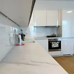 Apartamento Vyhlad Na Mesto, 24. Poschodie, Free Parking *
